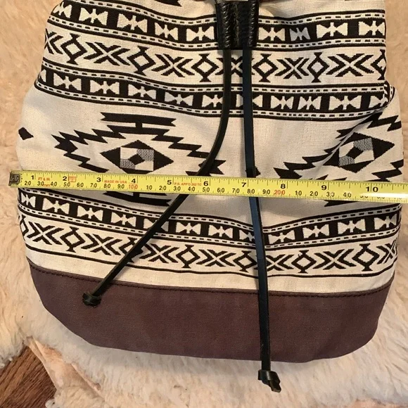 Cross Body Aztec Design Purse - Picture 4 of 7